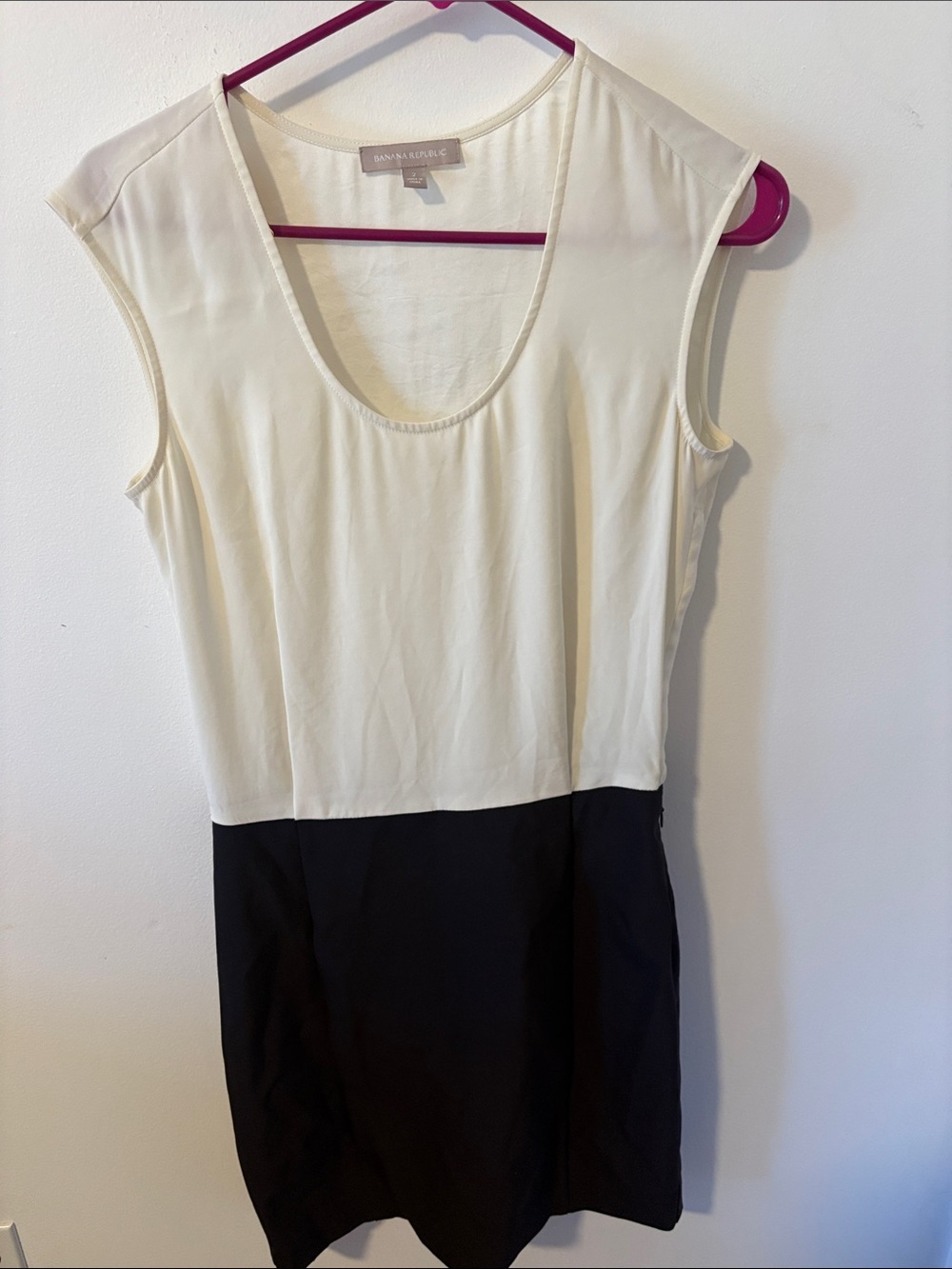 Banana Republic Black and Cream Colorblock Scoop Neck Shell